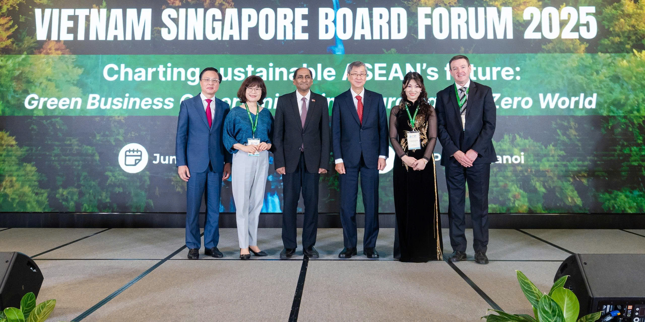 Khu trung tâm Singapore lúc lên đèn